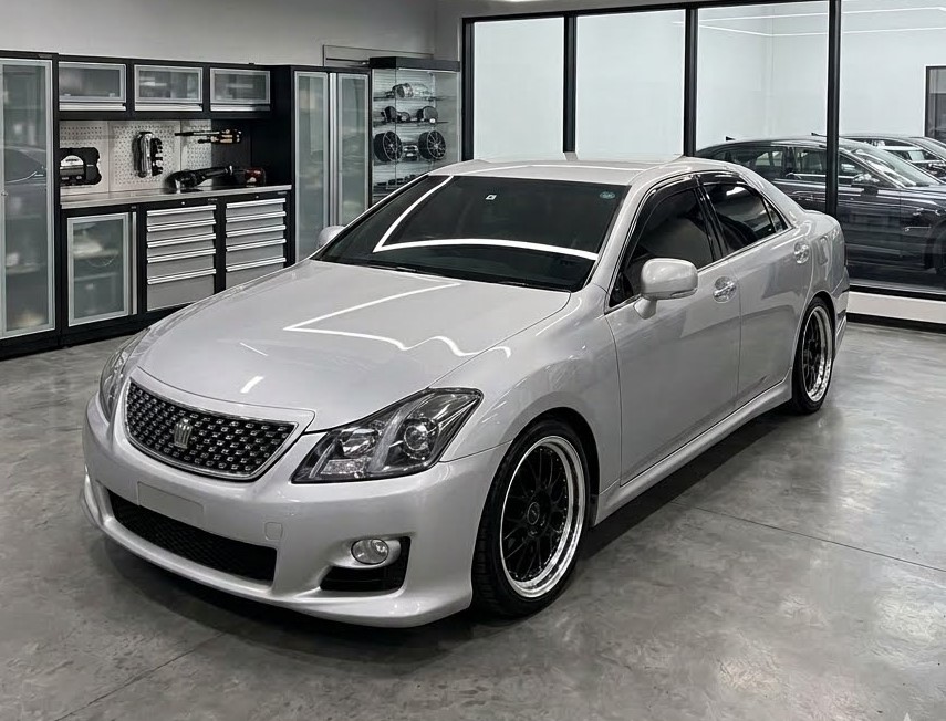 Toyota crown/sedan car